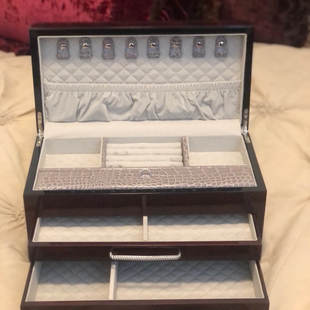 Judith Ripka Beautiful Jewelry Case 💞